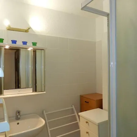 Le Lavandou, 3 Pieces, 6 Personnes - Fr-1-713-83 Apartment