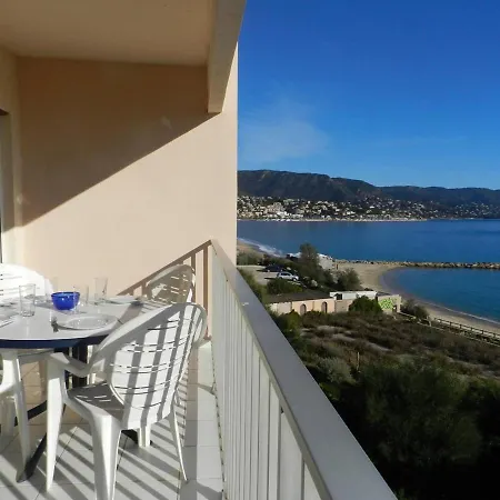 Apartment Le Lavandou, 3 Pieces, 6 Personnes - Fr-1-713-83