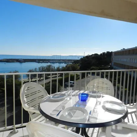 Apartment Le Lavandou, 3 Pieces, 6 Personnes - Fr-1-713-83